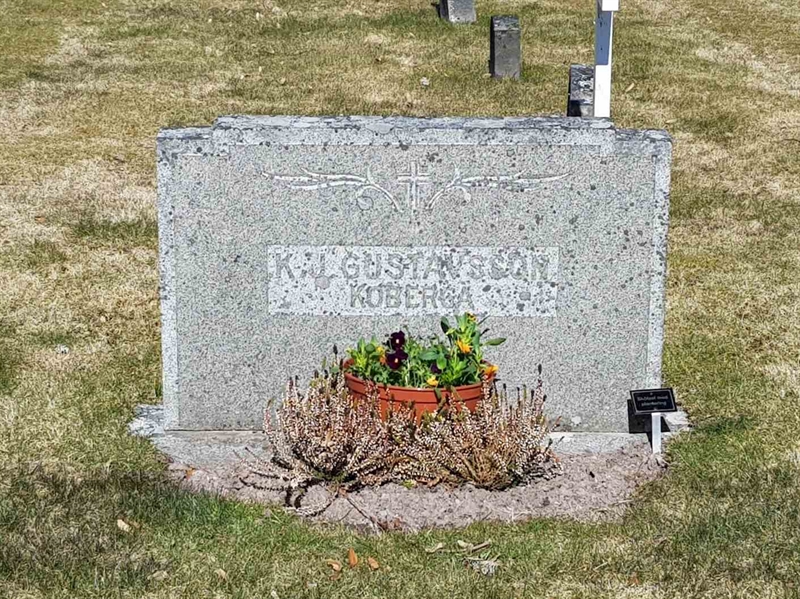 Grave number: 3 B 07   104