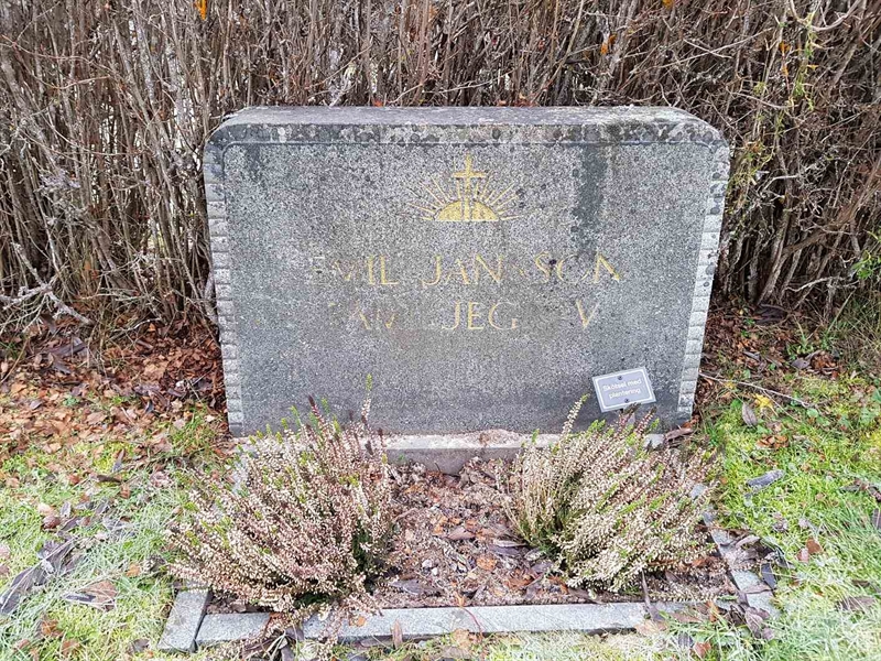 Grave number: 4 J    55