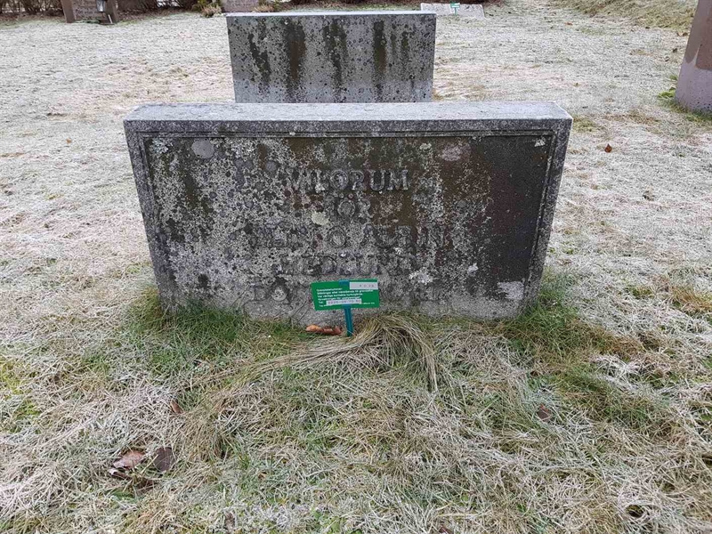 Grave number: 4 D    23
