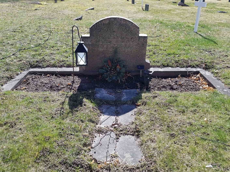 Grave number: 3 B 07   124