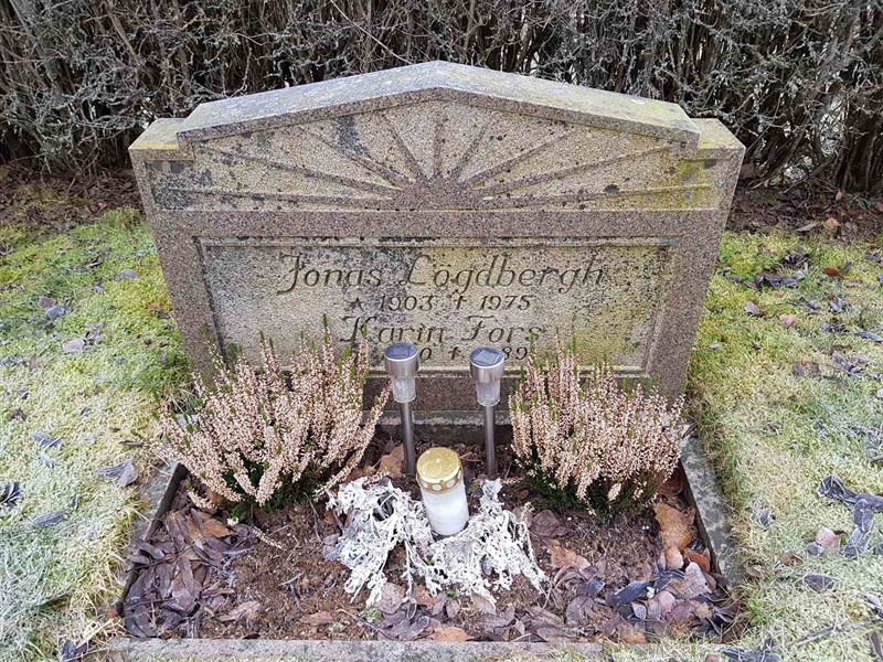 Grave number: 4 J   110