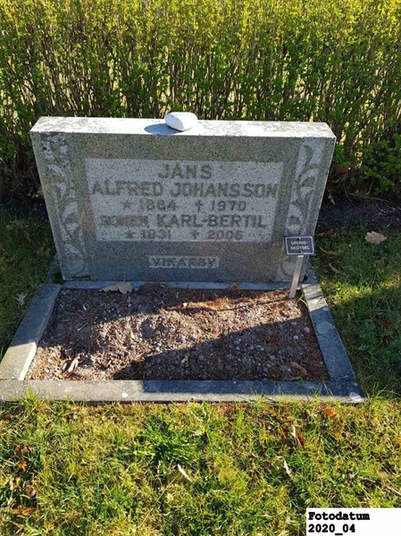 Grave number: 3 C 12   122