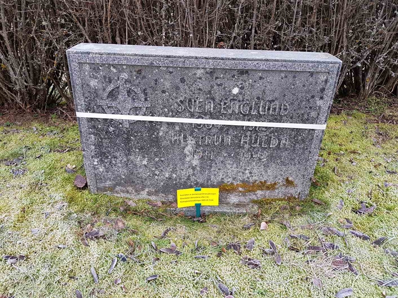 Grave number: 4 J   106-107
