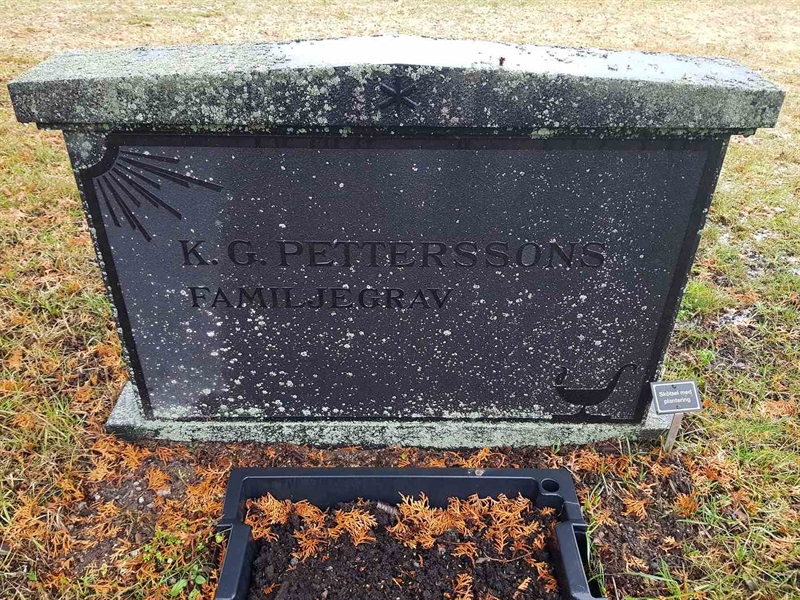 Grave number: 4 F    27