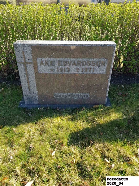 Grave number: 3 C 12   128