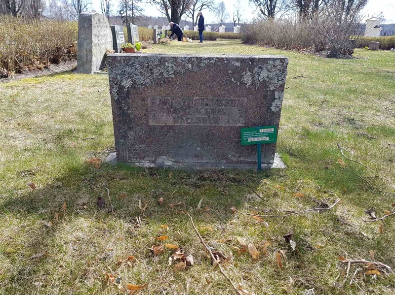 Grave number: 3 B 09    52