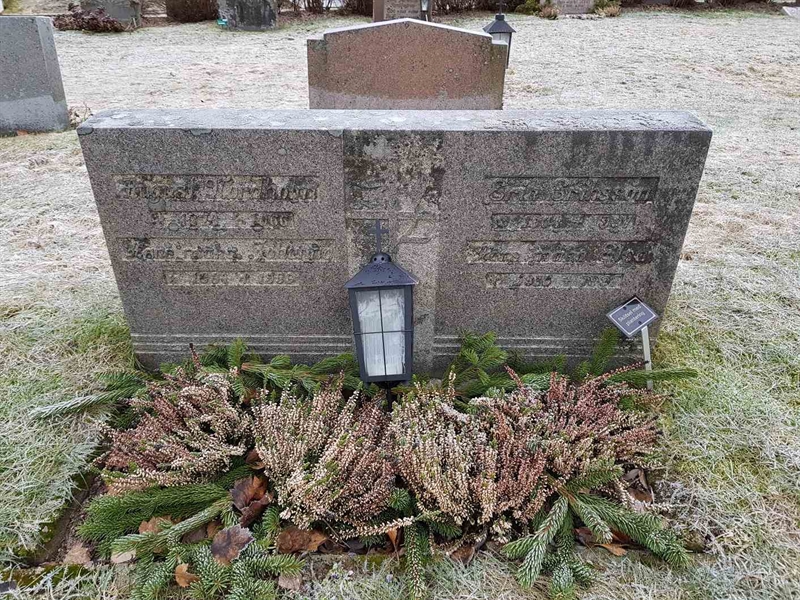 Grave number: 4 D    25