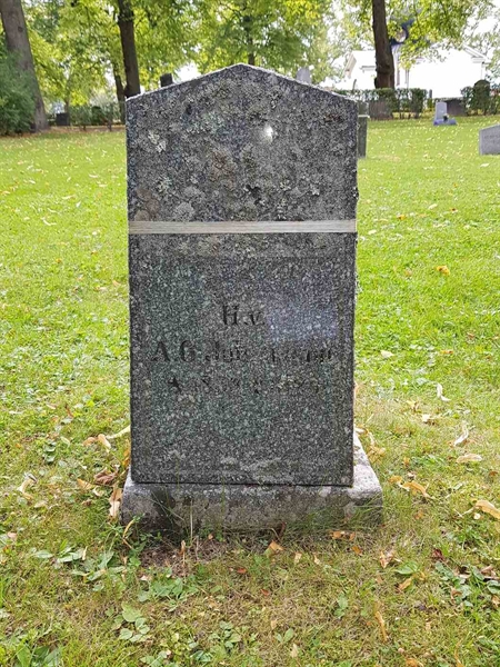 Grave number: 1 Ö 8   302V