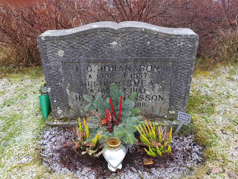 Grave number: 4 F    77