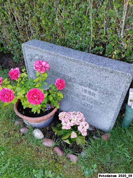 Grave number: 4 M    30
