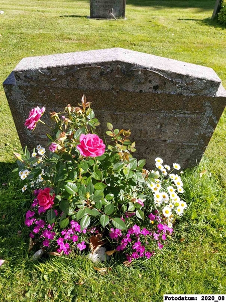 Grave number: 2 F    48