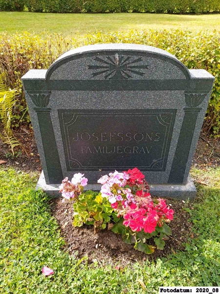 Grave number: 2 G     4