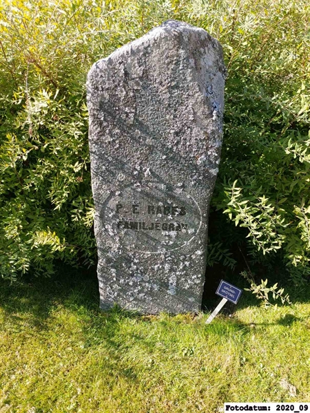 Grave number: 1 N   551-552