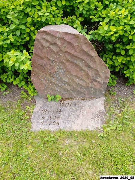 Grave number: 1 H H   166