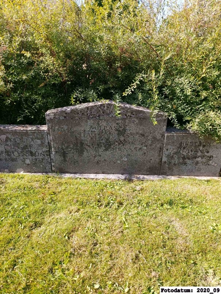 Grave number: 1 N   560-561