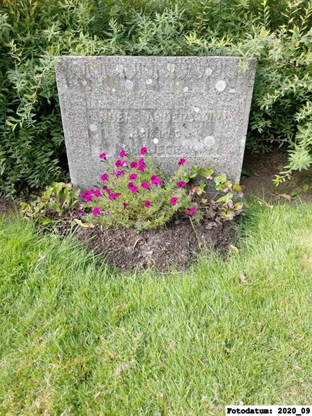 Grave number: 1 N   444-445