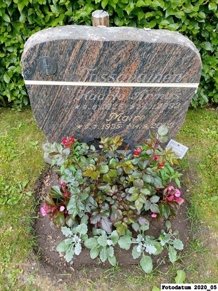 Grave number: 1 H H   136