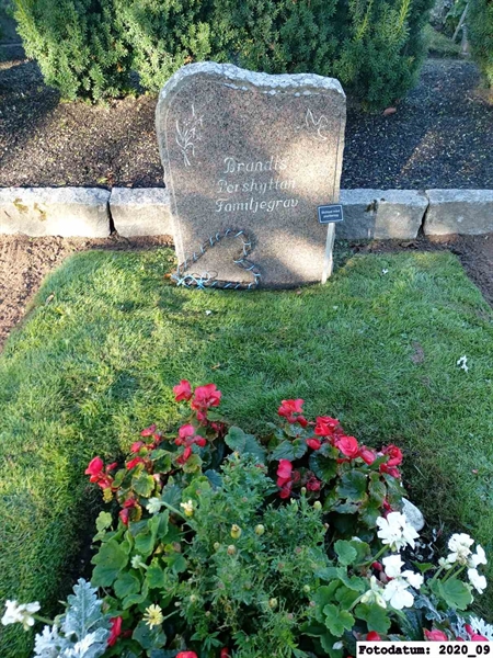Grave number: 1 N   157
