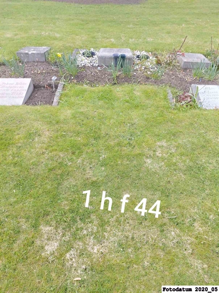 Grave number: 1 H F    44