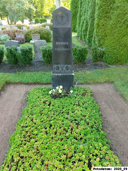 Grave number: 1 N   184