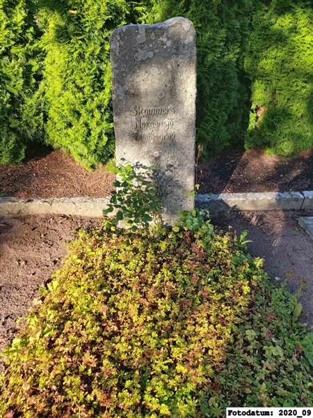 Grave number: 1 N   165