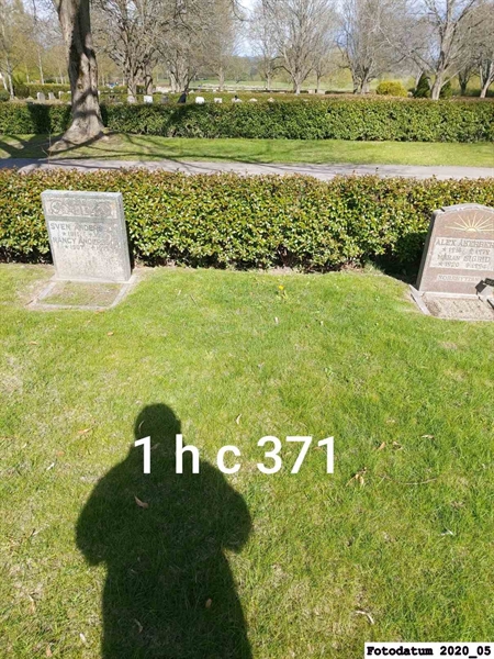Grave number: 1 H C   371
