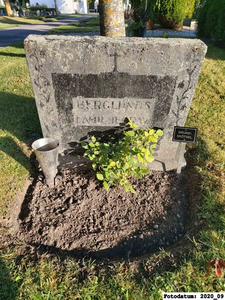 Grave number: 1 N   178