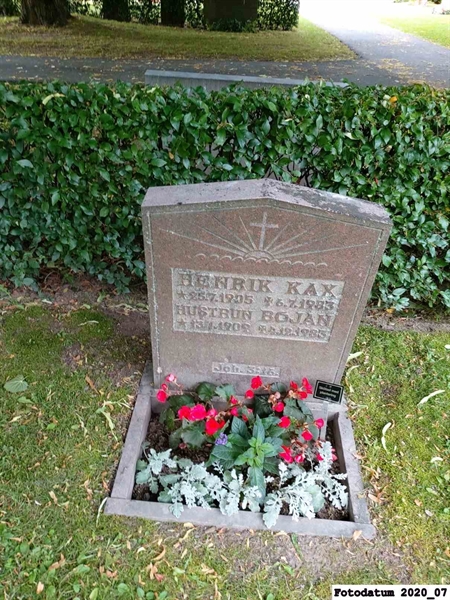 Grave number: 1 H M   157