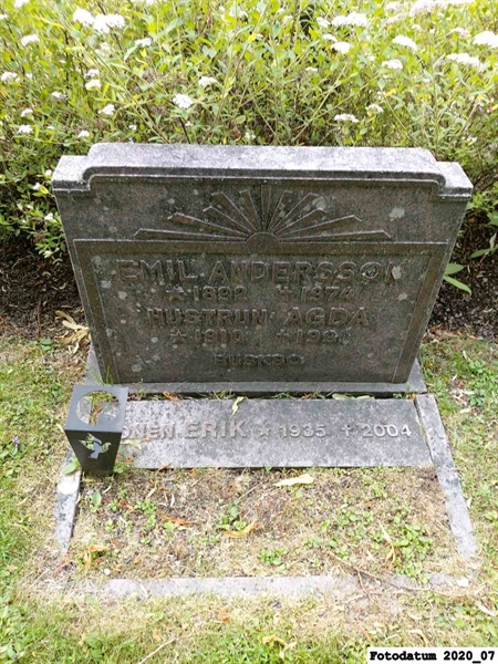 Grave number: 1 H M   102