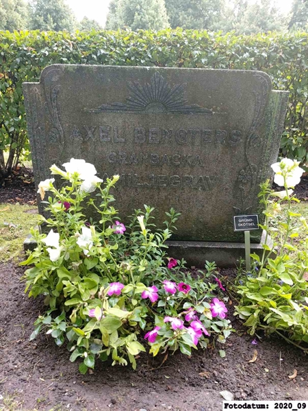 Grave number: 1 Ö 2    70