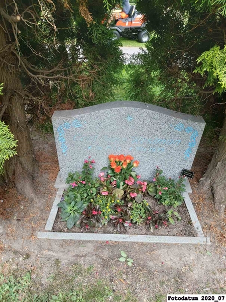 Grave number: 1 H M   211