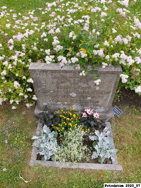 Grave number: 1 H M   124
