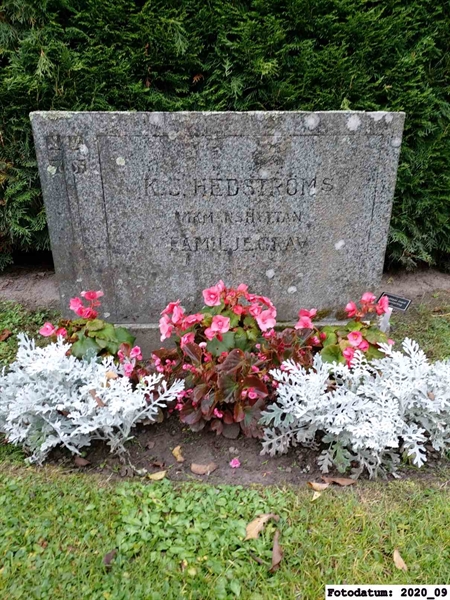 Grave number: 1 Ö 27   210