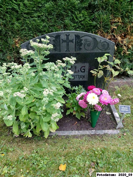 Grave number: 1 Ö 27   216