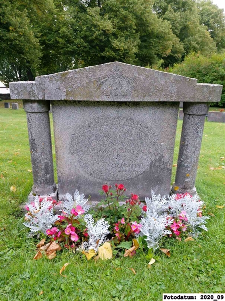 Grave number: 1 Ö 30   156