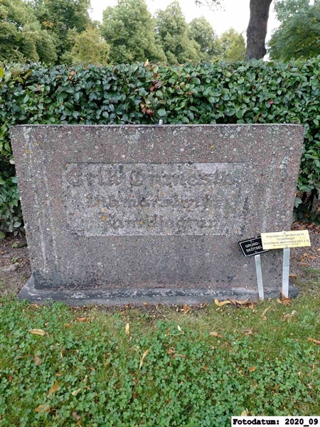 Grave number: 1 Ö 27   225