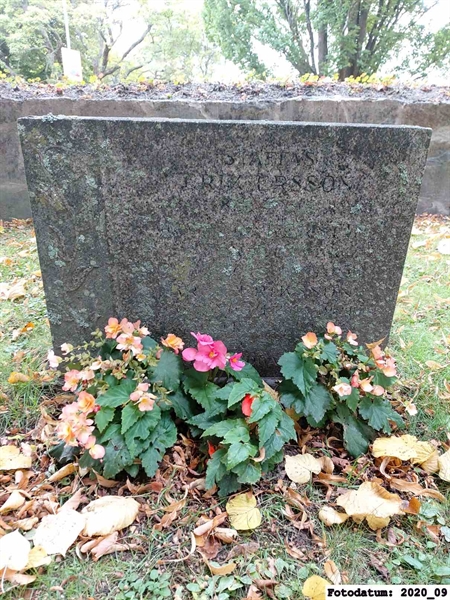 Grave number: 1 Ö 32   260