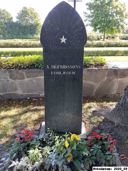 Grave number: 1 Ö 11   100