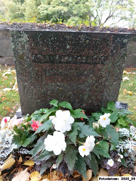 Grave number: 1 Ö 32   270