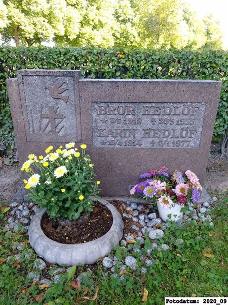 Grave number: 1 Ö 28    44