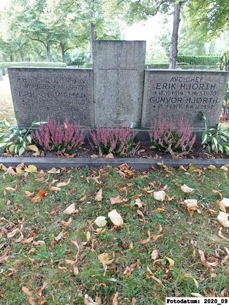 Grave number: 1 Ö 32   263