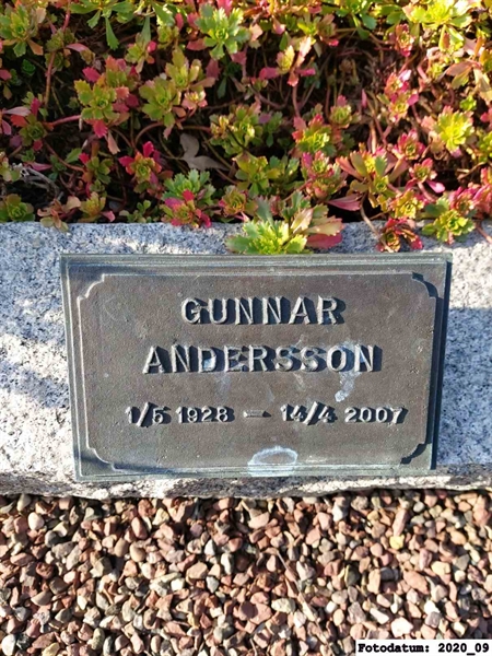 Grave number: 1 AG R   194