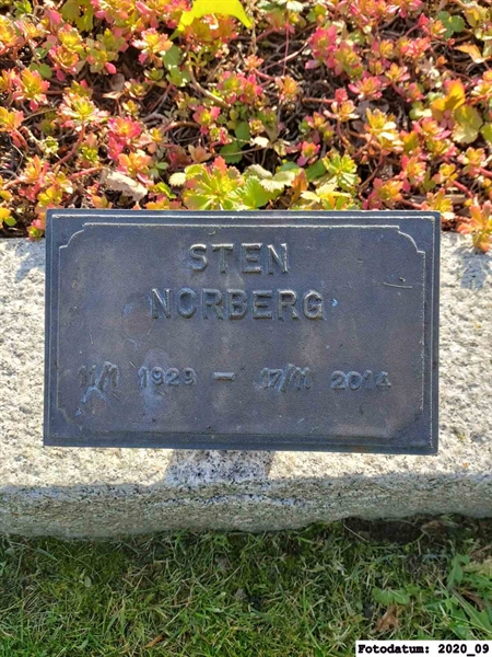 Grave number: 1 AG Ä   322