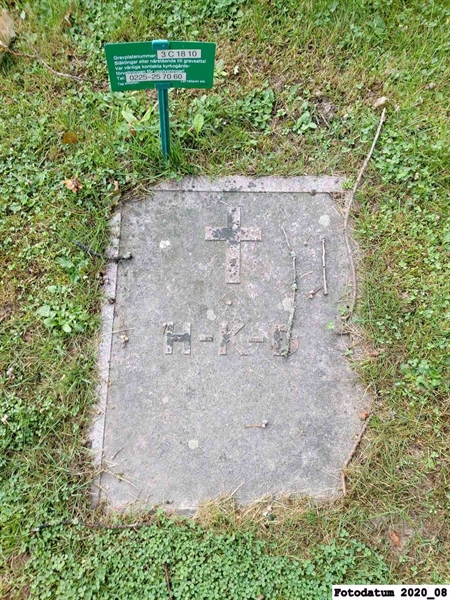 Grave number: 3 C 18    10