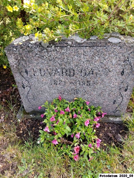 Grave number: 3 C 14    15