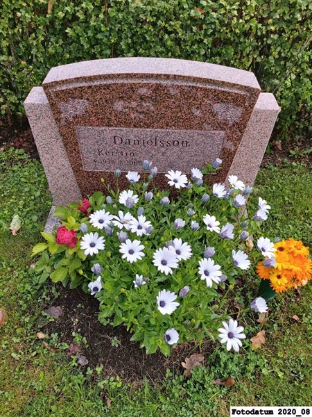Grave number: 3 C 18    83