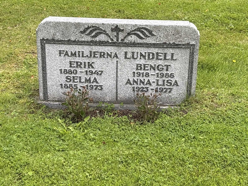 Grave number: IN 27   377