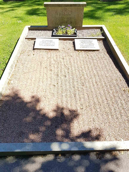 Grave number: 01  2056