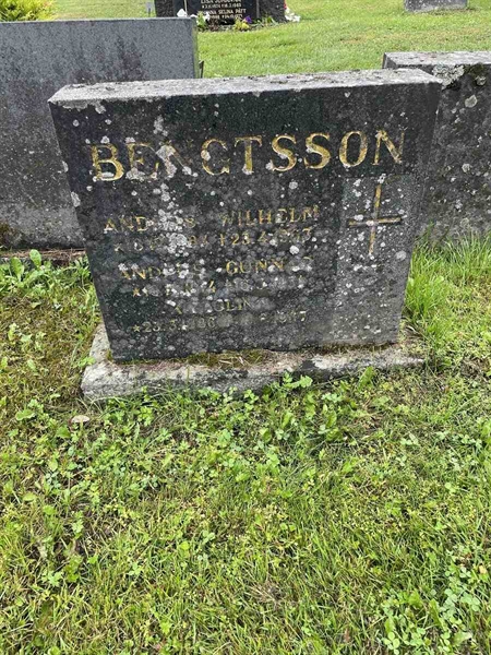 Gravnummer: N 4 4   591-592