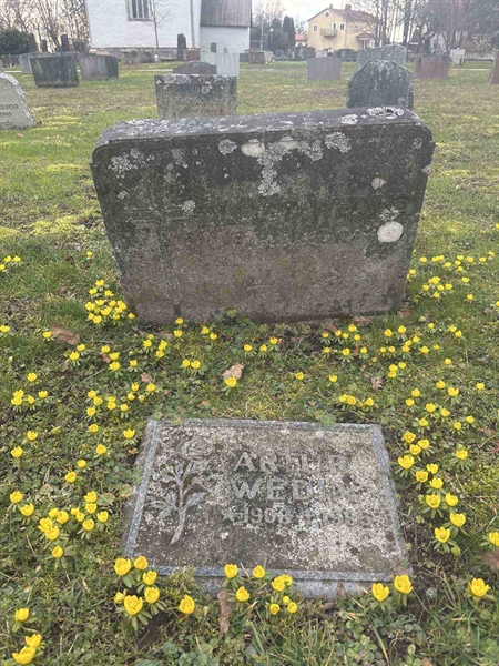 Grave number: E E 31